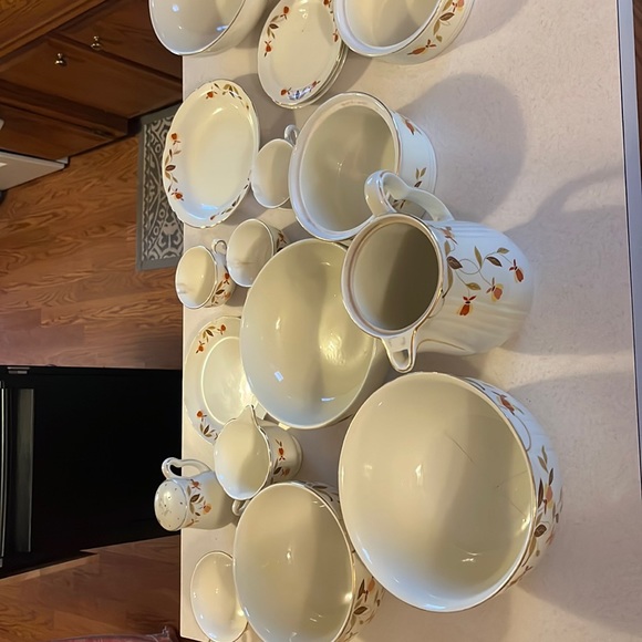 MARY DUNBAR JEWEL HALLS SUPERIOR DISHES - Picture 1 of 15